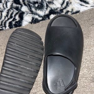 13c yeezey sandals